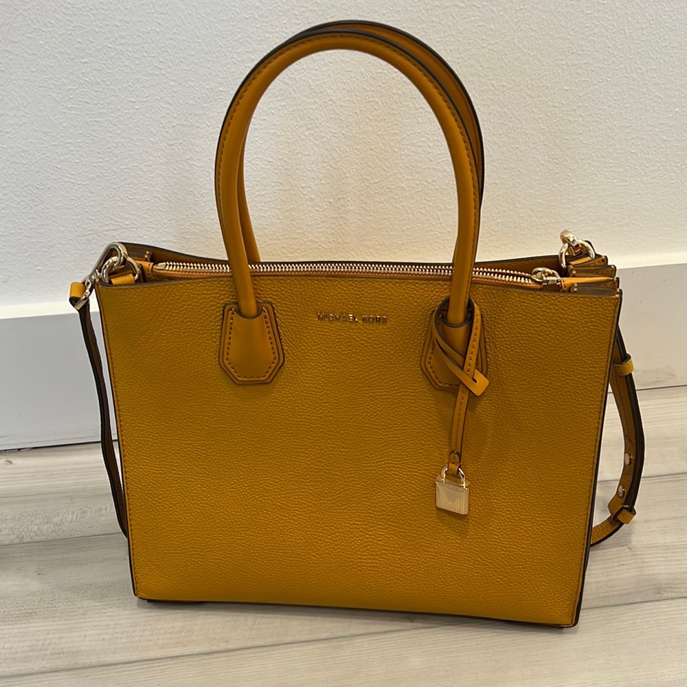 LIKE NEW*Michael Kors Purse